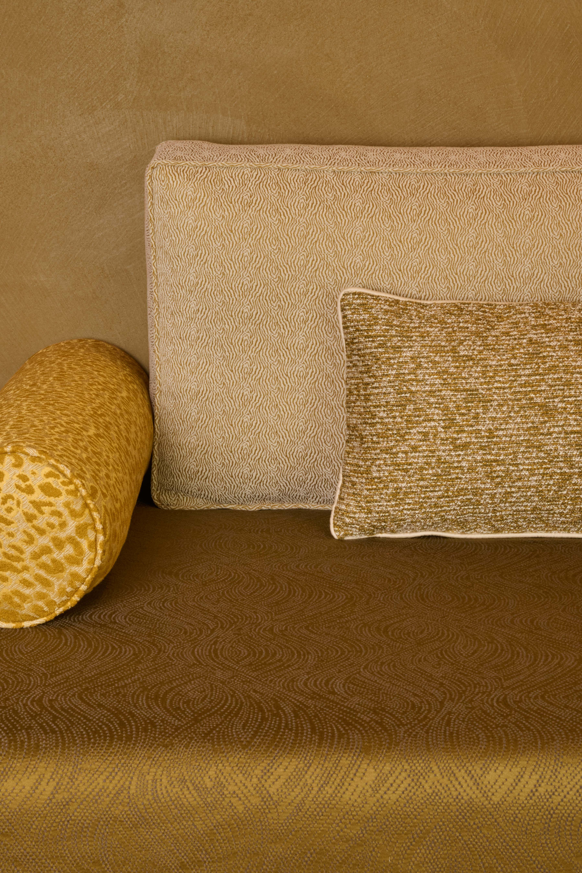 Coussins 3242-02 SUKKARI col. Mordoré, 3249-13 SORGHO col. Bronze, 3248-03 FÉLINE col. Mordoré, 3250-05 CASCADE col. Bronze.