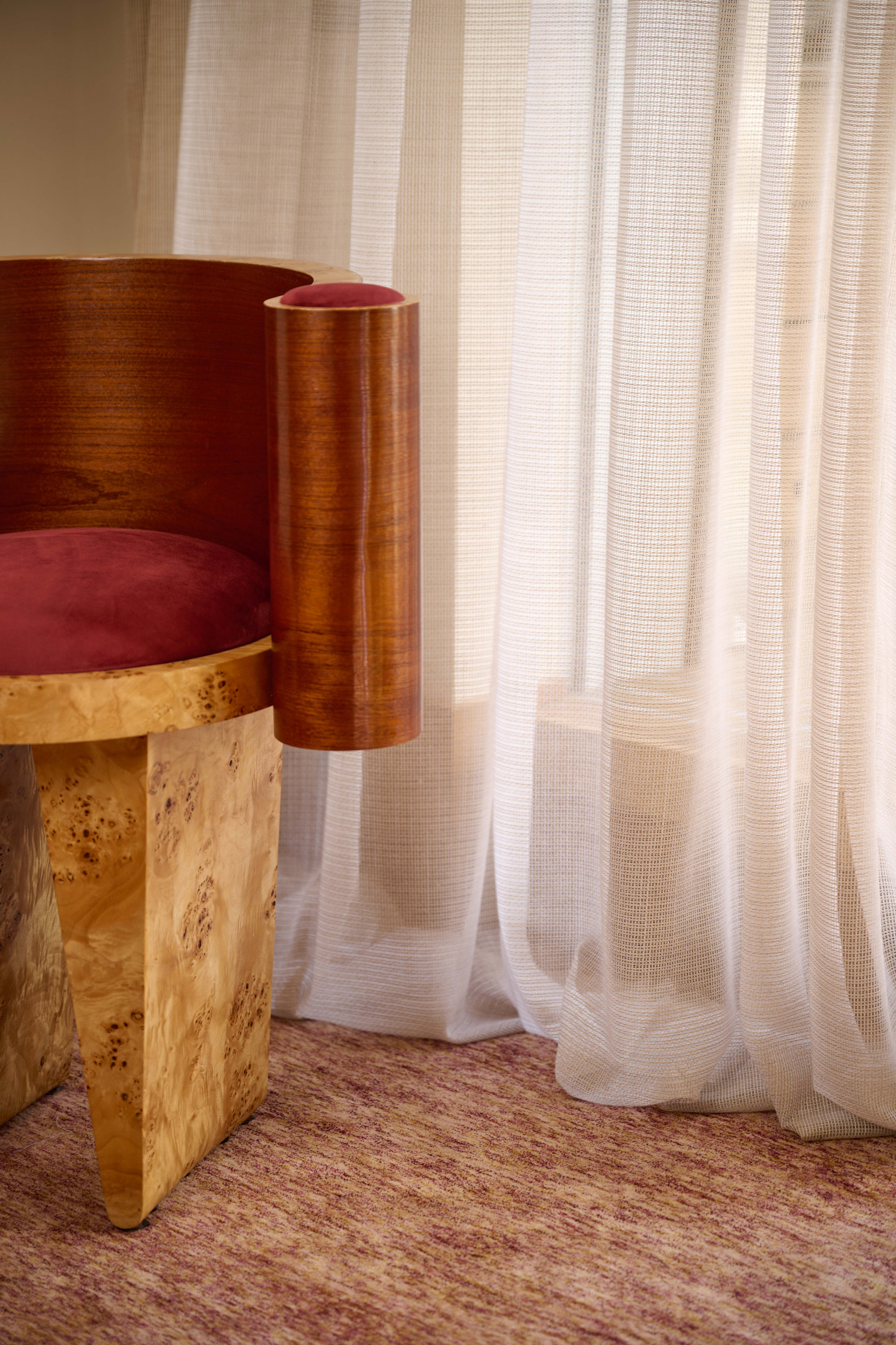 Rideau 3243-02 ZAATAR col. Naturel, Tapis 6608-03 HAMADA col. Jaspe.