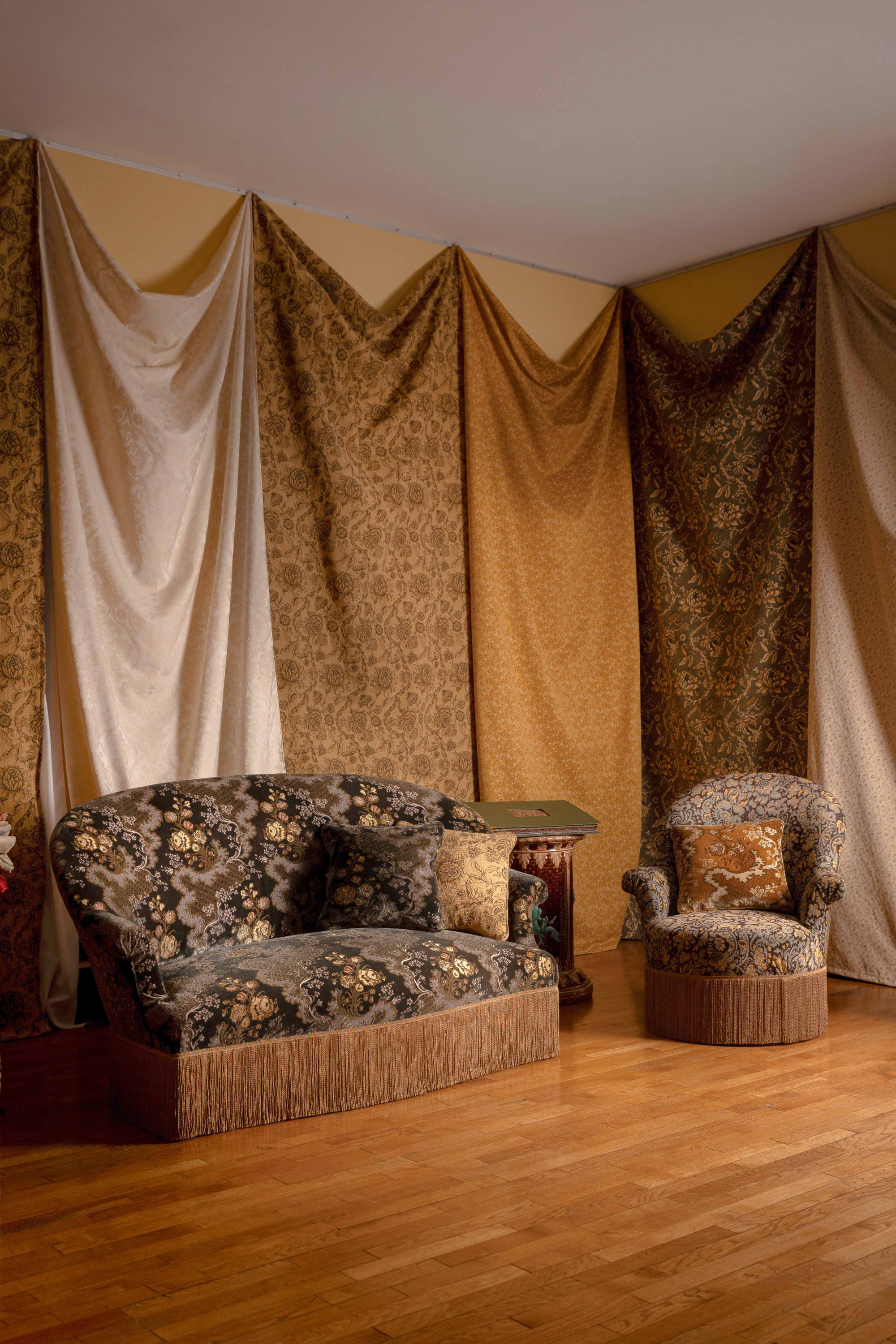 Scénographie : Edgar Jayet | Crédit photo : ArthurMinot | Partenaire mobilier : Galerie Vauclair